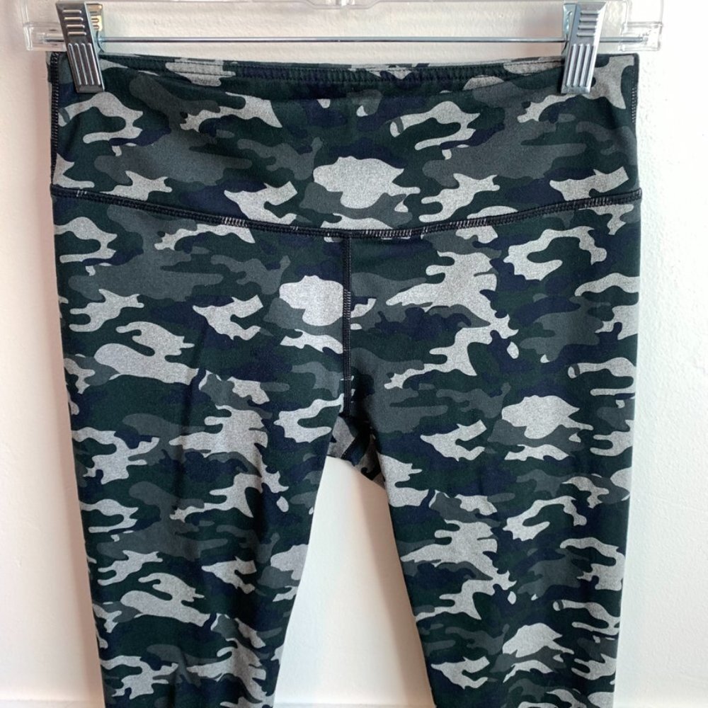 Fabletics Green and Gray Camo 7/8 Leggings - Picture 6 of 7